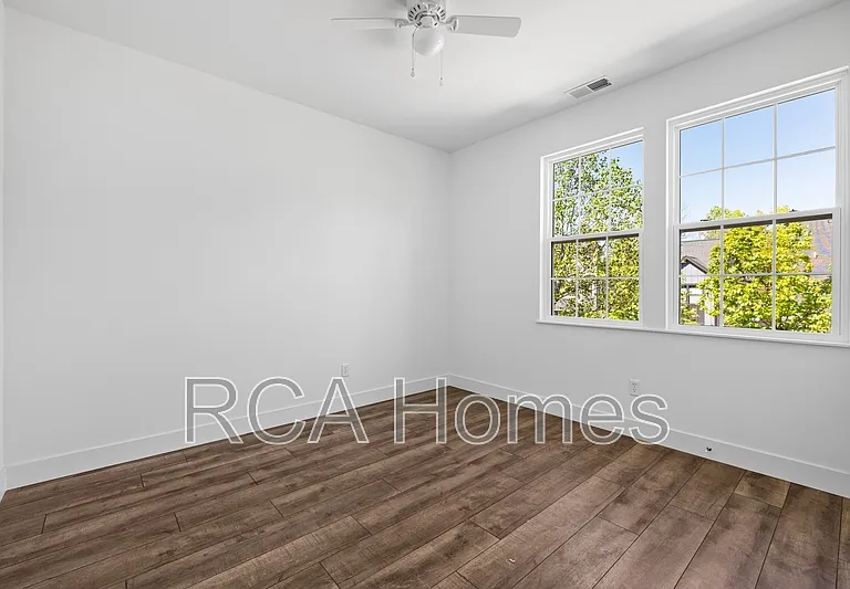 2735 Guilford Ave #A — Photo 8