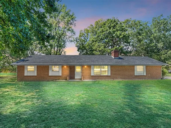 318 Honeysuckle St, Lowell, AR 72745