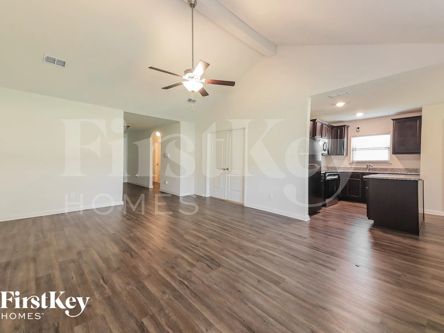 4 bed, 2.0 bath, 1600 sqft, $2,250 — Photo 2