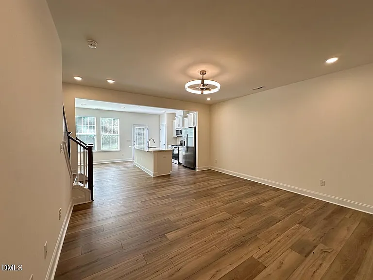 947 Kensley Grove Ln — Photo 6