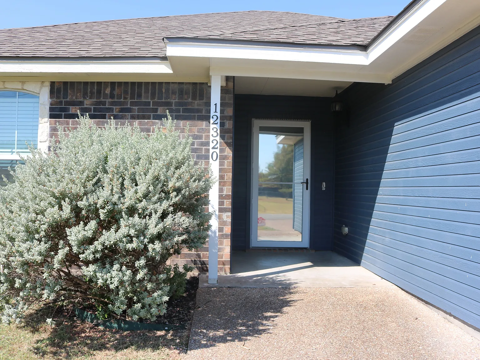 3 bed, 1402 sqft, $1,850 — Photo 2