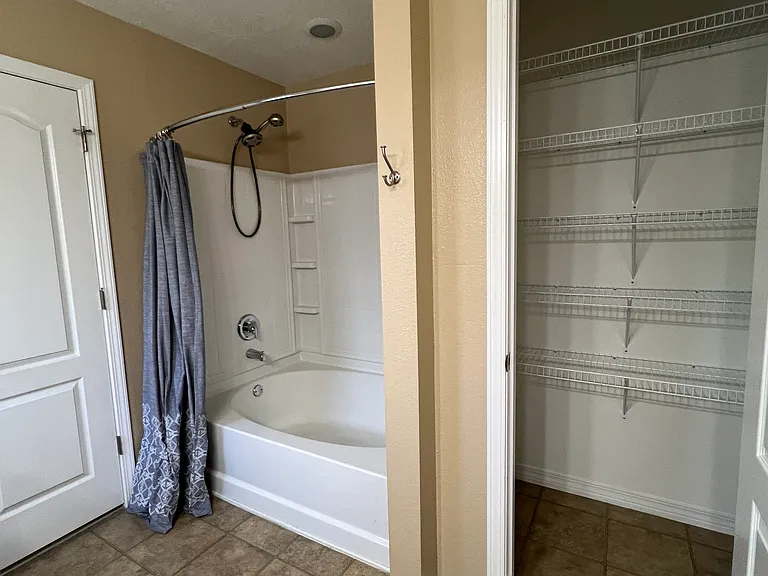 4928 Makenna Cir — Photo 18