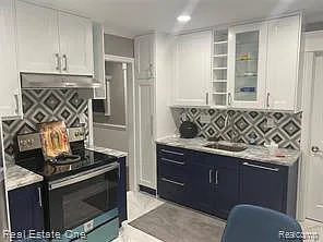 15885 W Forteen Mile Rd — Photo 8