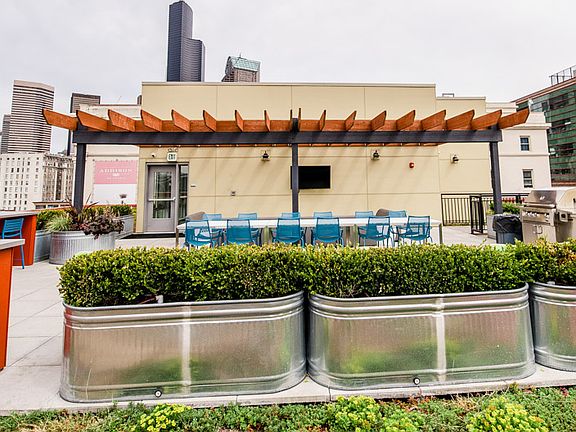 Seattle Apartments - Icon Apartments - Common Rooftop Deck 2