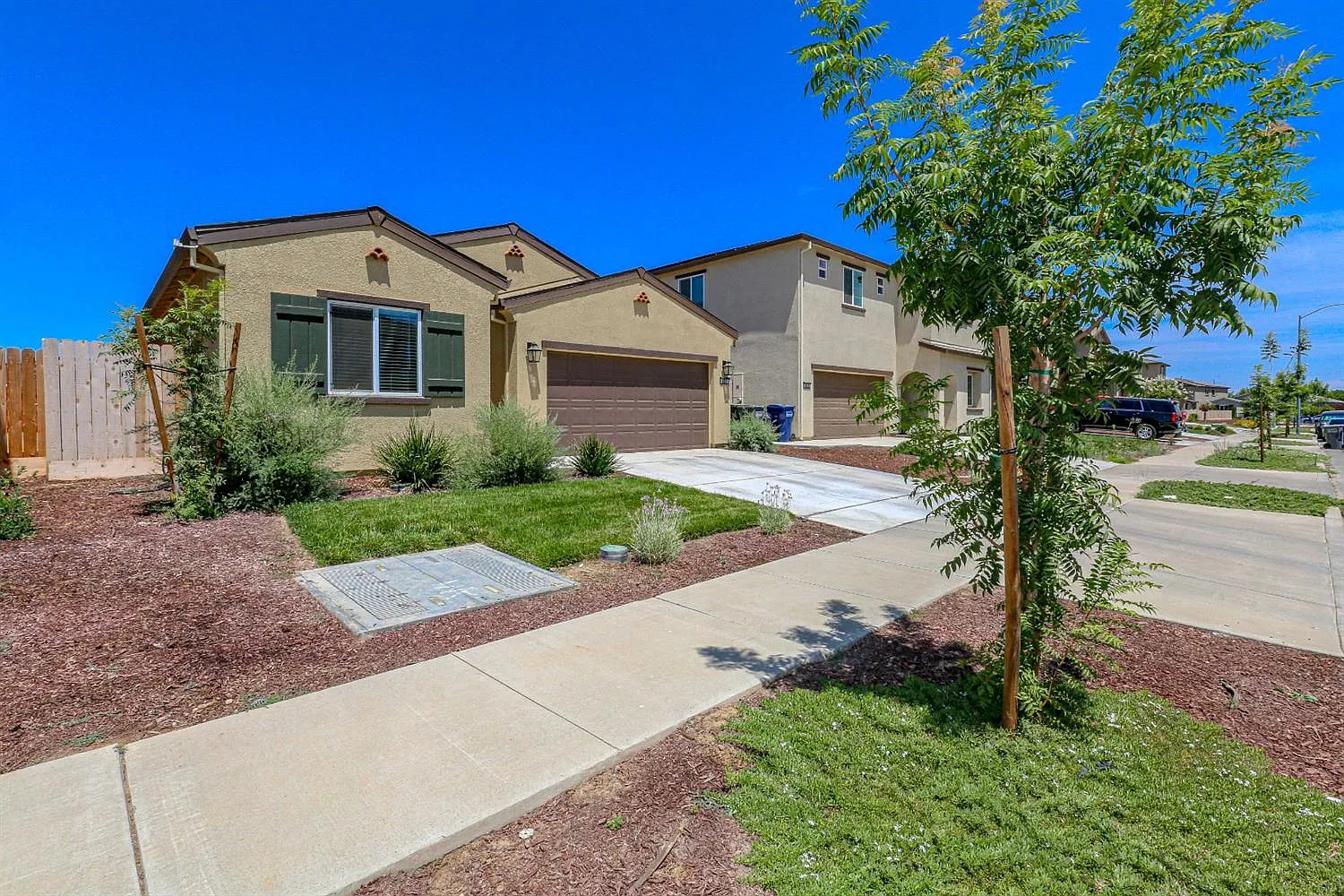 653 Pegasus Dr photo 1