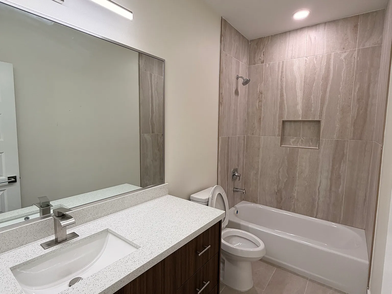 2 bed, 900 sqft, $950 — Photo 4