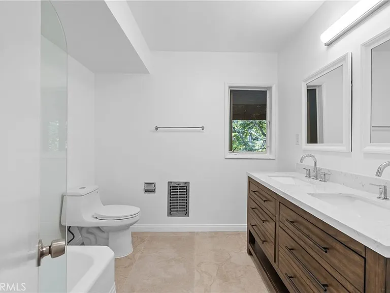 11761 W Sunset Blvd — Photo 14
