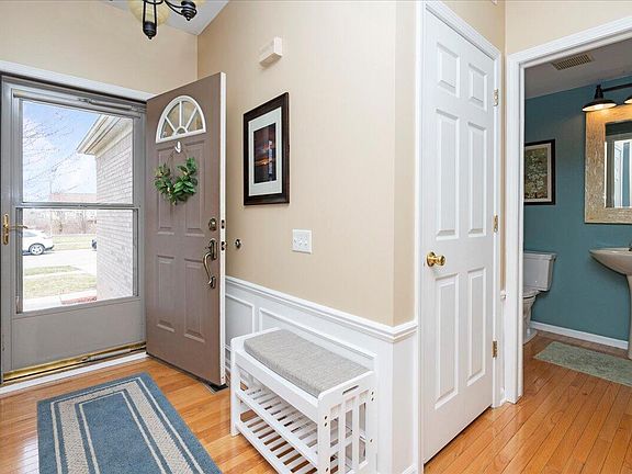 5th image of 7634 Warwick Dr