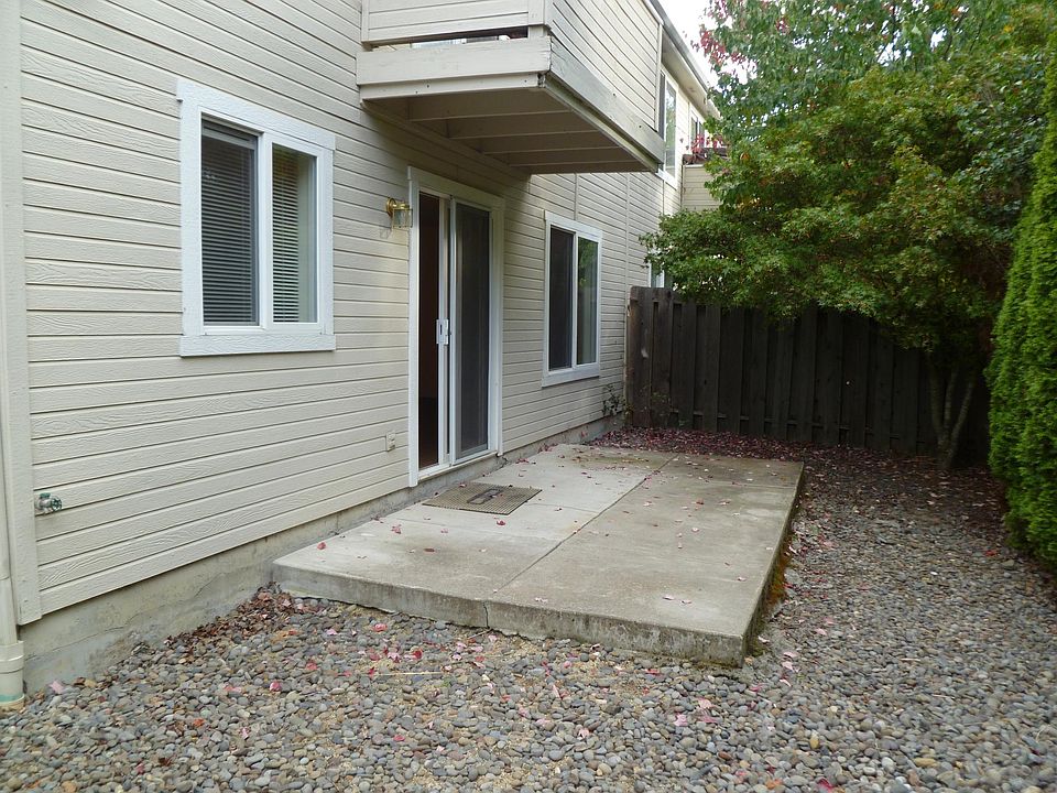 2nd image of 3058 Sheraton Ct #D