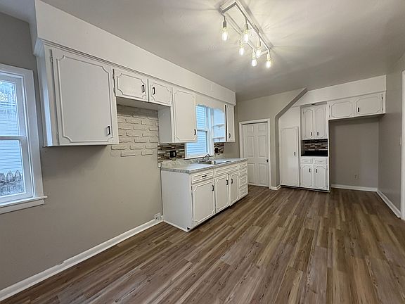 5th image of 716 Clark St
