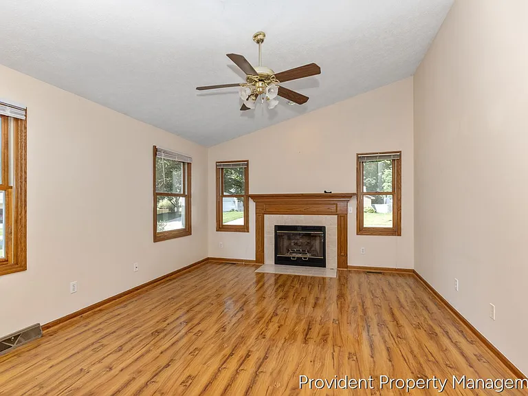 1030 73rd St SE — Photo 13