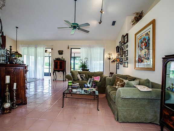 5th image of 7524 Lexington Club Blvd APT A