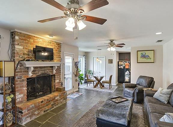 2nd image of 4317 Napoli Dr