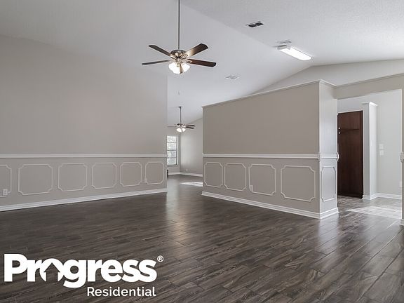 3rd image of 10243 Comfort Cir