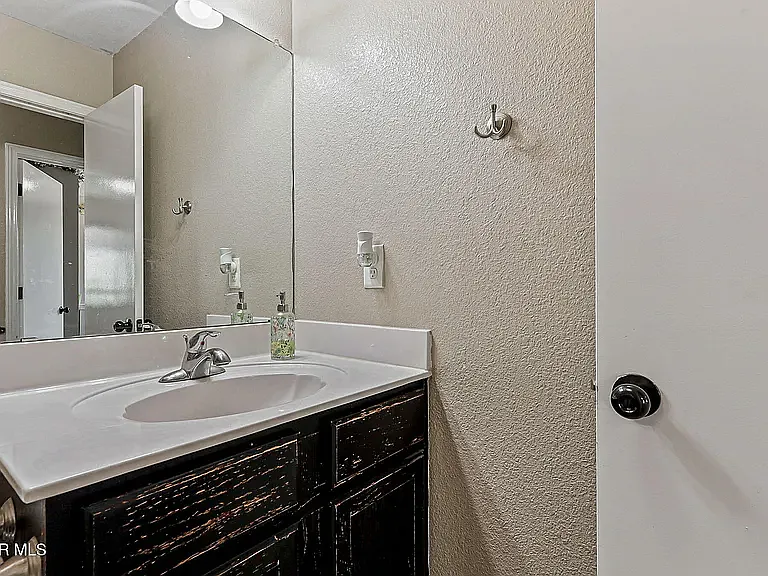 12761 Ramon Prieto — Photo 2