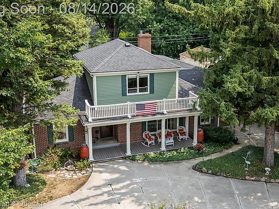 2nd image of 660 N Sheldon Rd