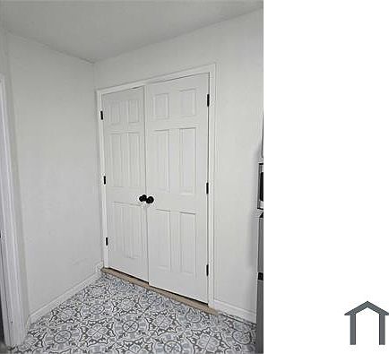 2nd image of 300 Rhode Island St SE #1