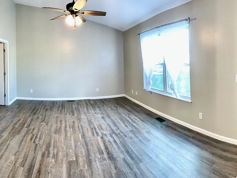 3600 Thornhill Cir W — Photo 18
