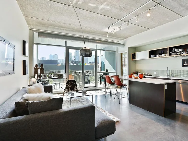 345 6th Ave N #303 — Photo 3