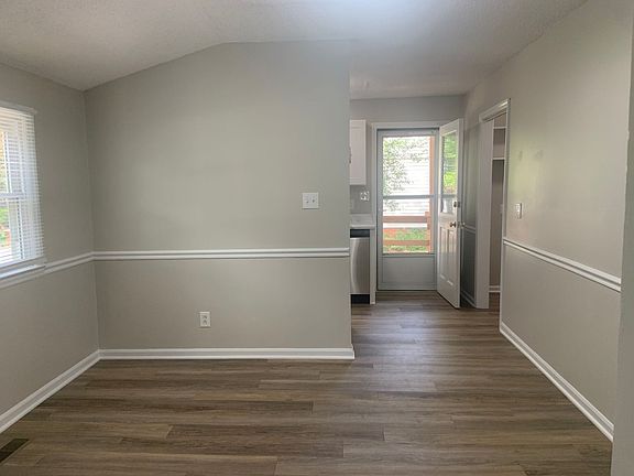 5th image of 2814 Robin Hood Dr