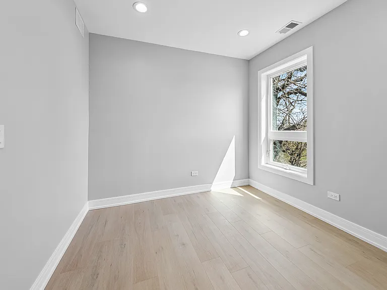 W Adams St — Photo 17