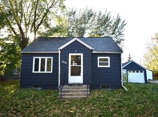215 Roberts Ave NE, Warroad, MN 56763