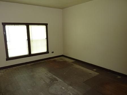 4th image of 512 Oak St