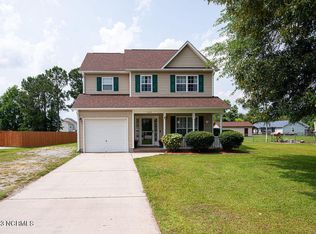 102 Hunt Dr, Hubert, NC 28539