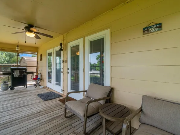 21 Clearview St, Pointblank, TX 77364