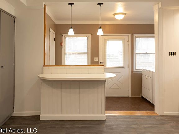 3rd image of 2375 Canby St