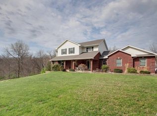 900 Lucinda Ln, Quincy, IL 62305