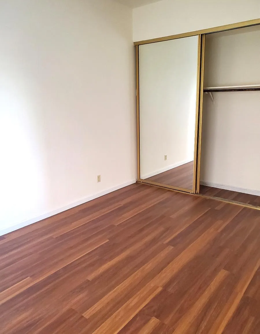 590 Baker St — Photo 4