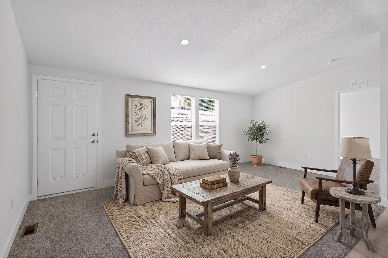 4 bed, 1344 sqft, $2,400 — Photo 1