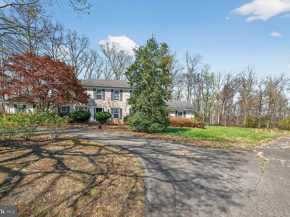 1st image of 21733 Oatlands Rd