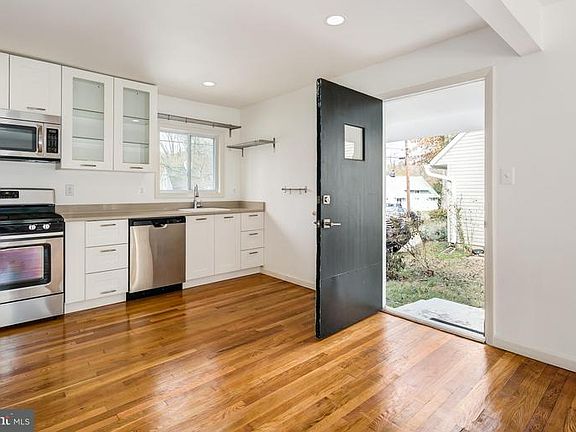 2nd image of 5722 Crawford Dr