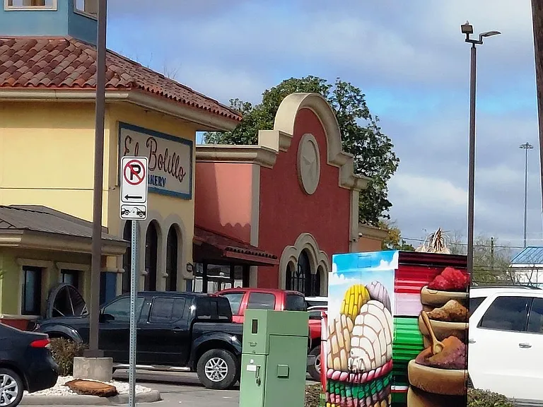In Walking distance to Bolillo Bakery. Yum!