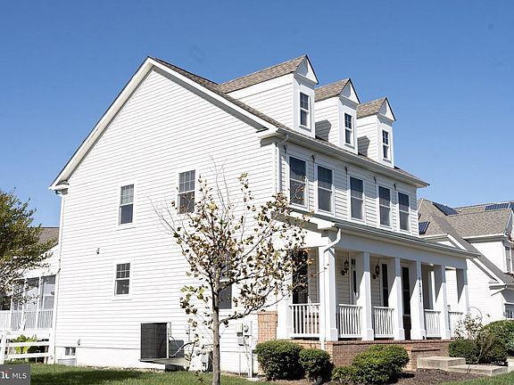 4th image of 12151 Pawtuckett Ln