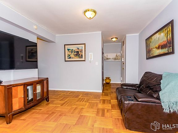 4th image of 3050 Fairfield Ave APT 3A