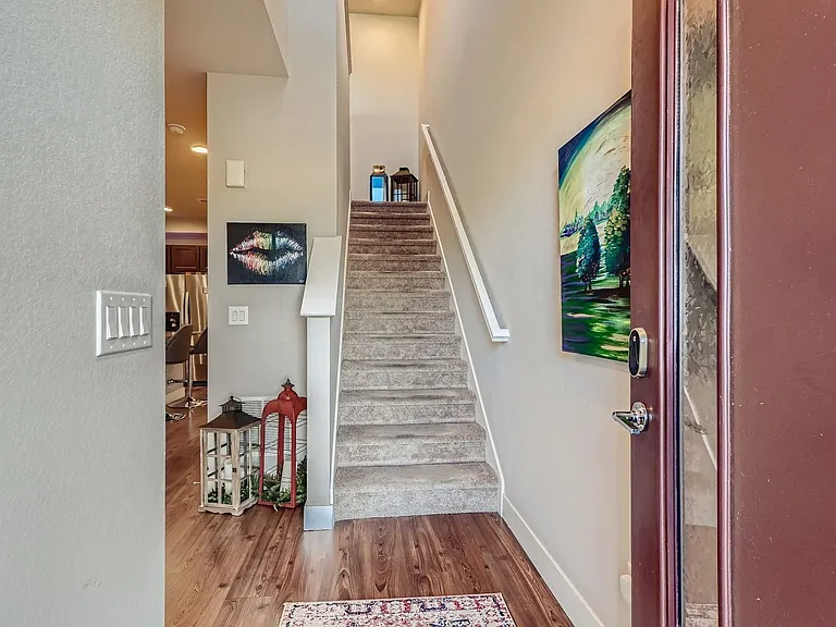4722 N Kittredge St #2 — Photo 2