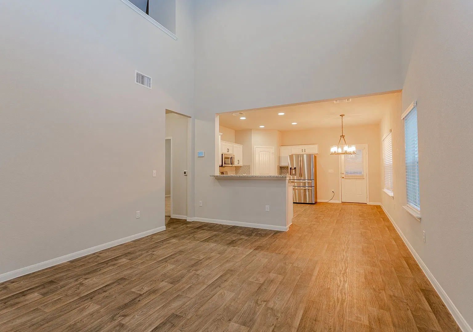 Beautiful 3 Bed / 2.5 Bath Home with High Ceilings & Natural Light — Photo 4