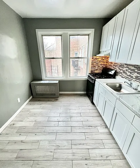492 Park Ave #13 — Photo 3
