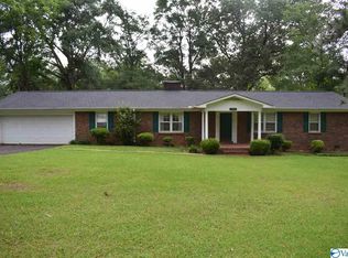 521 Country Club Dr, Gadsden, AL 35901