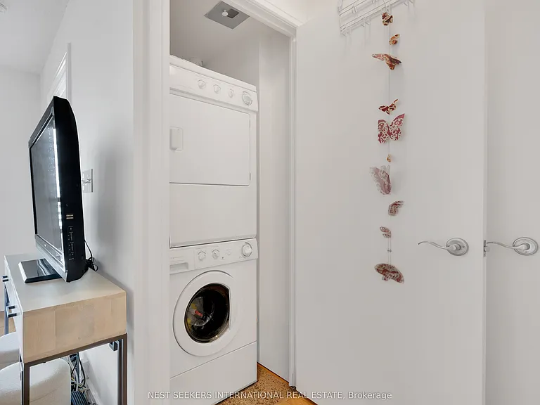 16 Harrison Garden Blvd #1011 — Photo 12