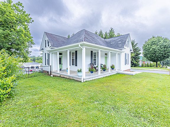 2nd image of 484 Colonial Rd SW
