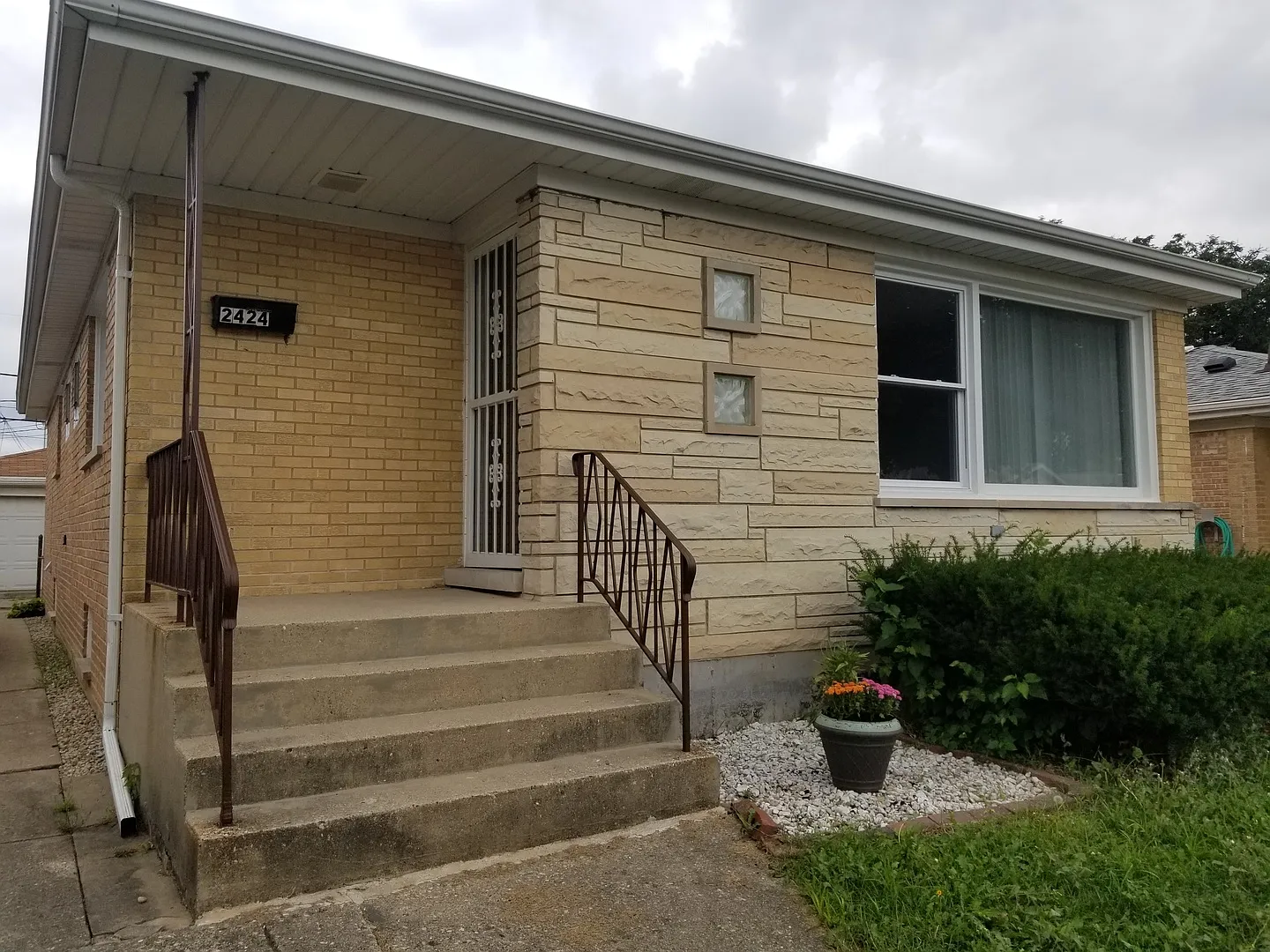 2424 George St photo 1