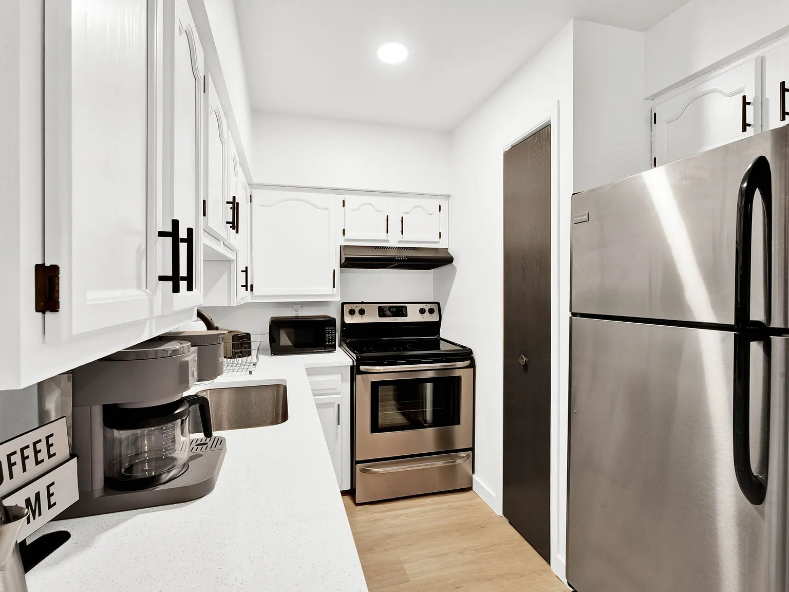 1 bed, 800 sqft, $1,295 — Photo 2