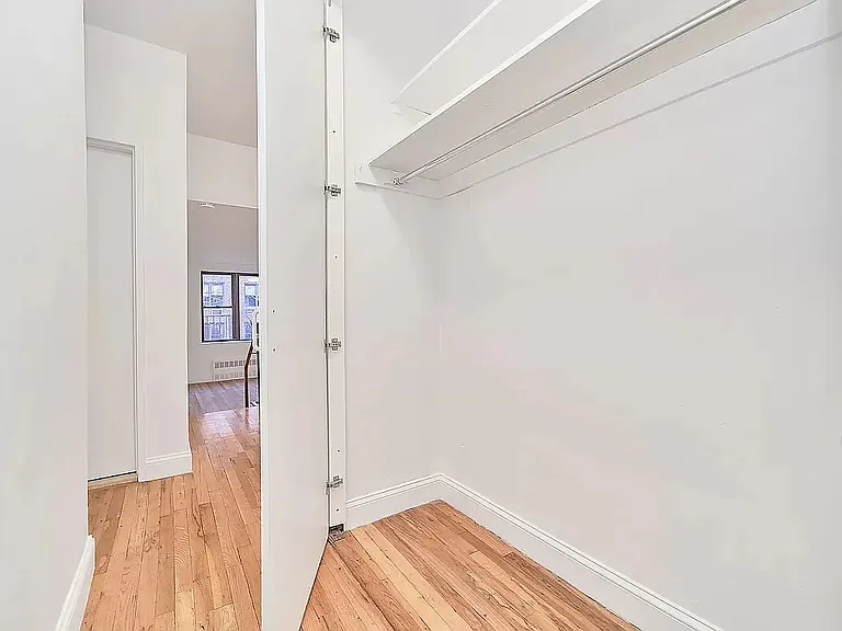 219 E 25th St #4E — Photo 5