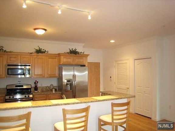 2nd image of 528 52nd St APT 103