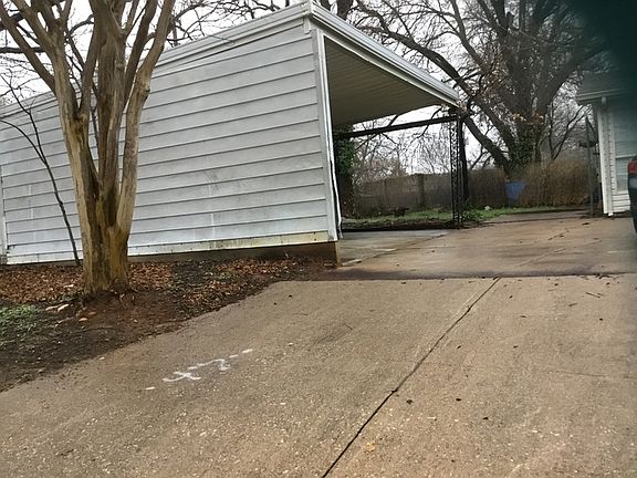 2nd image of 105 E Vilbig St