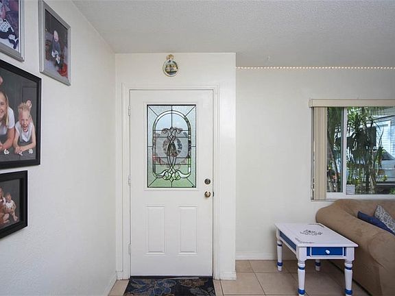 3rd image of 4048 Berkshire Dr